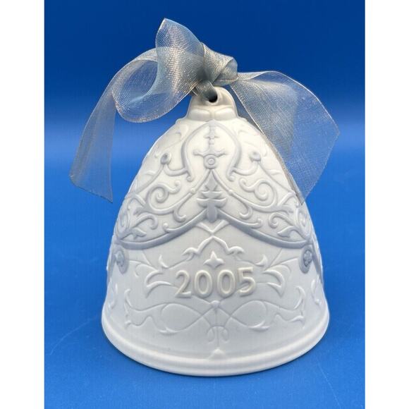 Old Lladro Annual Christmas Bell - 2005 - Excellent Condition(No Box) *Pre-Owned - Picture 1 of 8